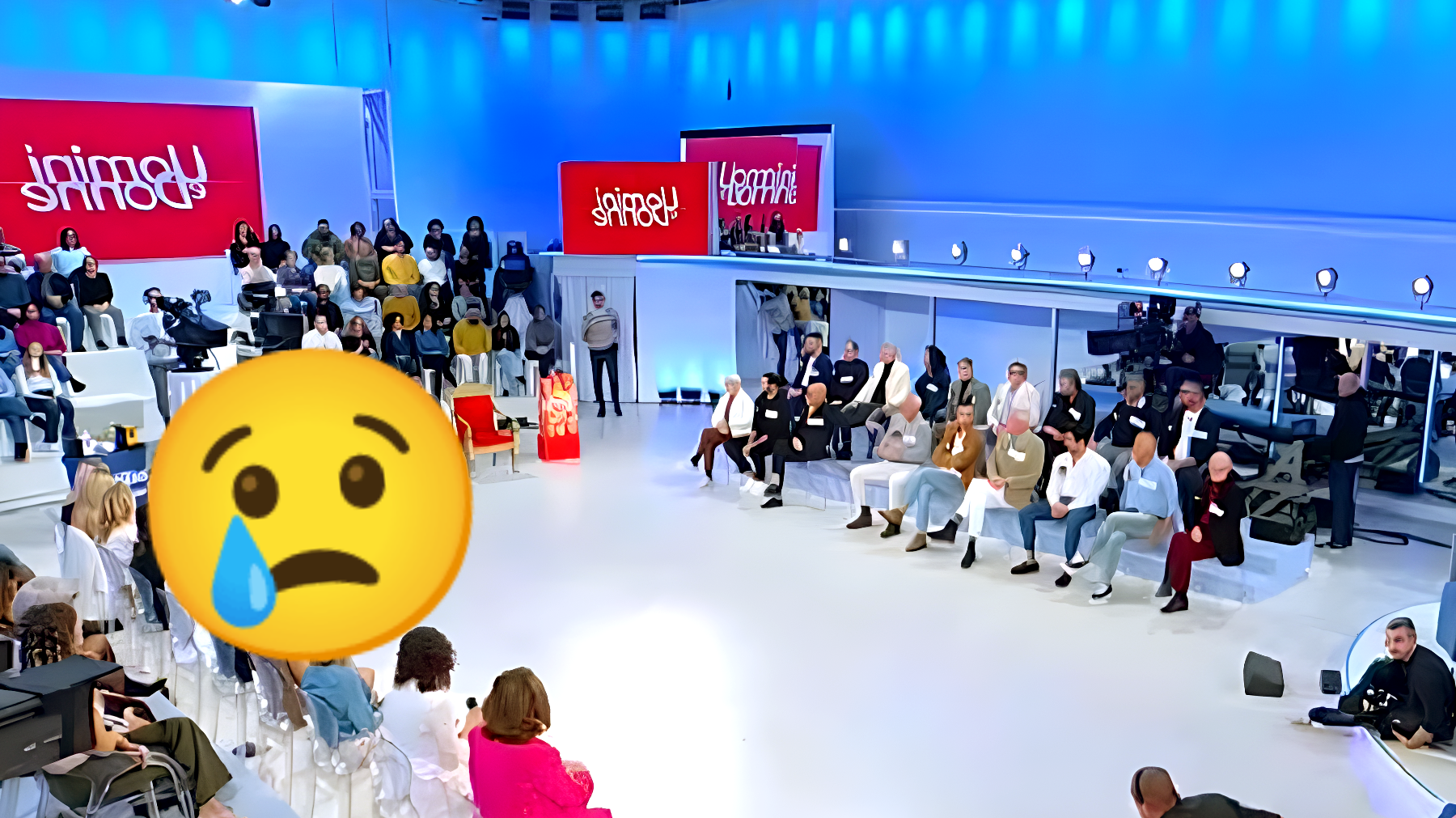 Ex tronista di Uomini e Donne irreconoscibile: grande svolta religiosa sconvolge i fan, eccolo accanto alla statua.